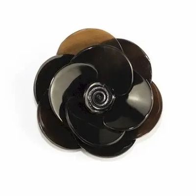 Brooches - Flower brooch in marbled black horn - L INDOCHINEUR X RIVÊT