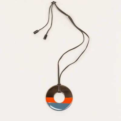 Bijoux - Pendentif anneau sabot de buffle et laque couleur indigo cafe crème - L INDOCHINEUR X RIVÊT