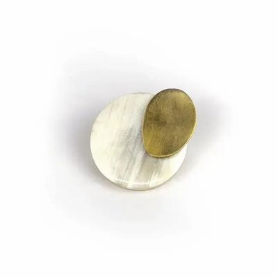 Brooches - Large round brooch in horn and brass - L INDOCHINEUR X RIVÊT
