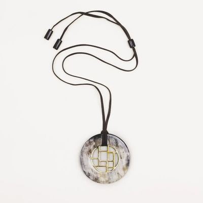 Jewelry - Checkered pendant circle with marbled black horn and brass - L INDOCHINEUR X RIVÊT