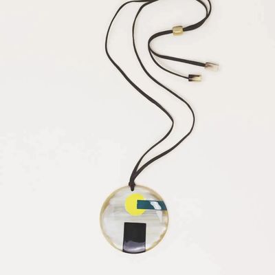 Bijoux - Pendentif Géranos en corne blonde et laque tricolore - L INDOCHINEUR X RIVÊT