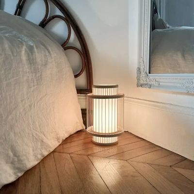 Bougeoirs et photophores - Lampe à poser grillagée bambou et soie - L INDOCHINEUR X RIVÊT