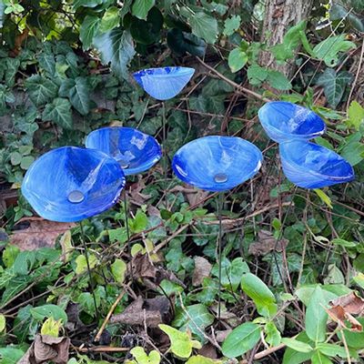 Floral decoration - Medium Glass Calla Flower For Outside In White-D.Blue - CARNEOL GLASS