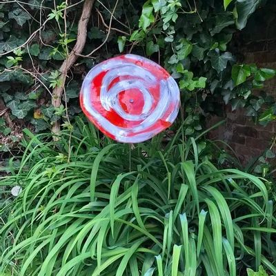 Floral decoration - Extra large glass flower for outdoors in red-orange-white - CARNEOL GLASS