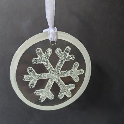 Other Christmas decorations - White hand-painted snowflake-shaped glass ornament - CARNEOL GLASS