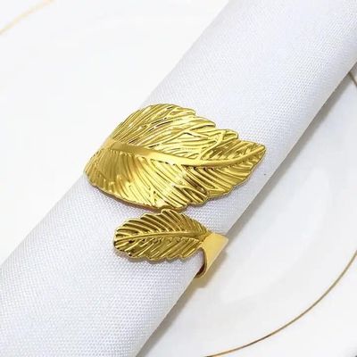 Christmas table settings - Napkin ring - Large Leaf - Silver or Gold - SOSTRAW & SMARTTHINGS