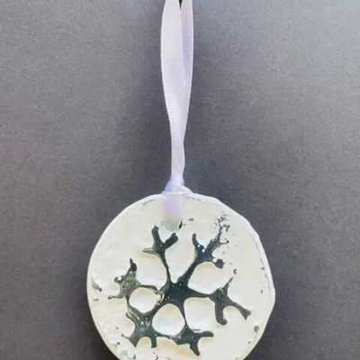 Guirlandes et boules de Noël - Petit cintre de Noël rustique avec flocon de neige - CARNEOL GLASS