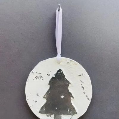 Christmas garlands and baubles - Large rustic Christmas hanger with a pine tree - CARNEOL GLASS