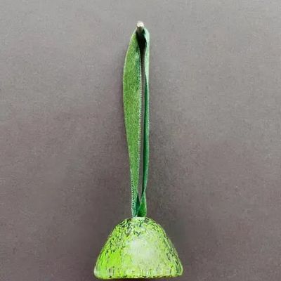 Autres décorations de Noël - Petite cloche en verre transparent-vert-noir sur un élégant cintre en ruban - CARNEOL GLASS