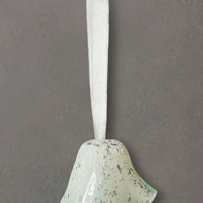 Other Christmas decorations - Large size glass bell on elegant ribbon hanger in white-silver colour - CARNEOL GLASS