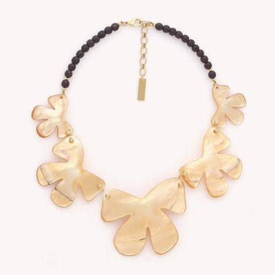 Bijoux - Collier plastron 5 fleurs nacre dorée - Fioria - NATURE BIJOUX