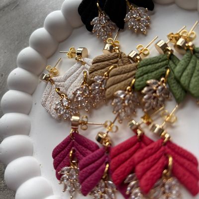Jewelry - DIANA dangling leaf earrings - LES TRÉSORS DE CIA