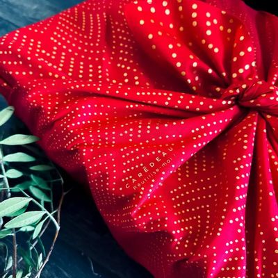 Gifts - Reusable Gift Wrap – Golden Feather Red - CARÉDEAU PAPIER CADEAU RÉUTILISABLE