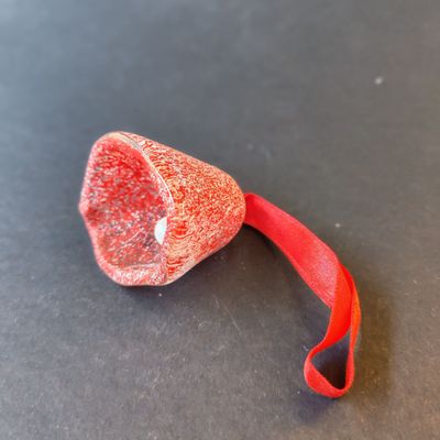 Autres décorations de Noël - Cloche en verre sur un élégant porte-ruban en transparent-blanc-rouge - CARNEOL GLASS