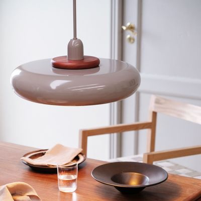 Suspensions - Latte avec pendentif Planet - DYBERG LARSEN