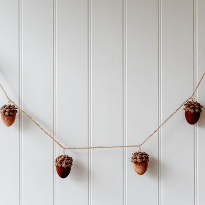 Christmas garlands and baubles - Acorn Garland - WE LOVE SEASONS