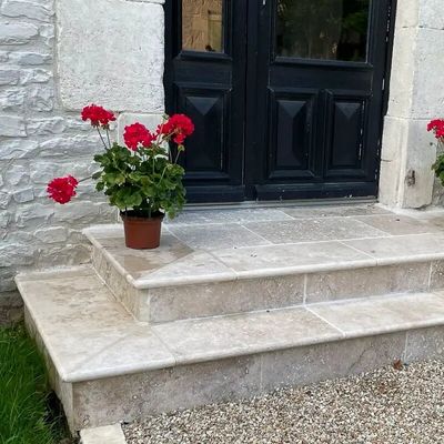 Crockery - Hollowed-out travertine step - LIGERIO