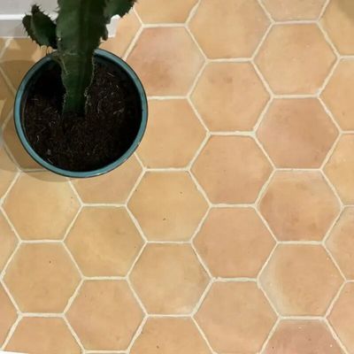 Crockery - Hand-molded hexagonal pink floor tile - 16 cm x 16 cm x 2 cm - LIGERIO