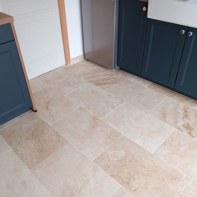 Crockery - Premium Light Travertine Tile - 61cm x 40.6cm, 1.2cm - LIGERIO