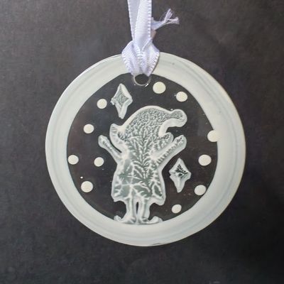 Other Christmas decorations - White hand-painted standing elf glass ornament - CARNEOL GLASS