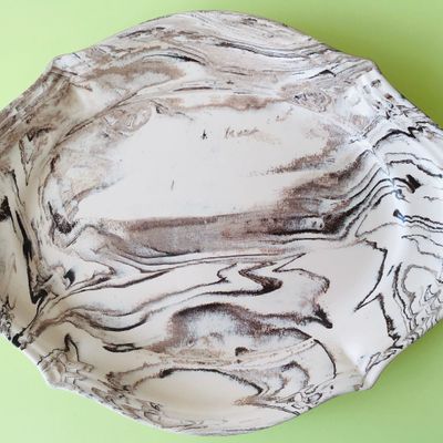 Céramique - Luigi, grand plat Louis XV - FAIENCES DE MILLOUX  BÉQUET F.