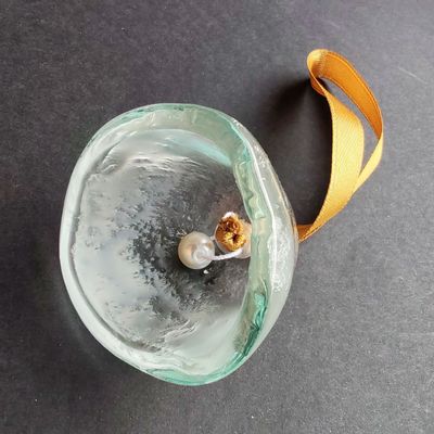 Other Christmas decorations - Large transparent glass bell on elegant ribbon hanger - CARNEOL GLASS