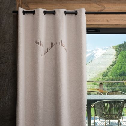 Mountain curtain 