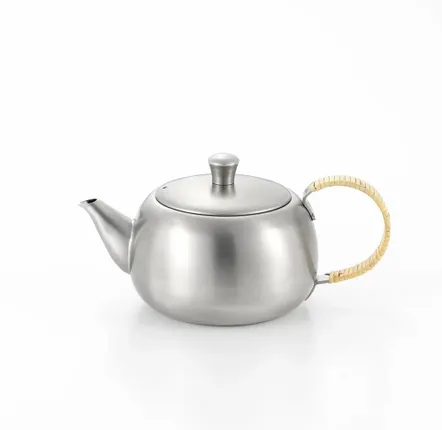 Accessoires thé et café - Théière avec un manche en rotin sur le côté, équipé d’un filtre à l’intérieur en acier inoxydable / YOSHIKAWA - ABINGPLUS