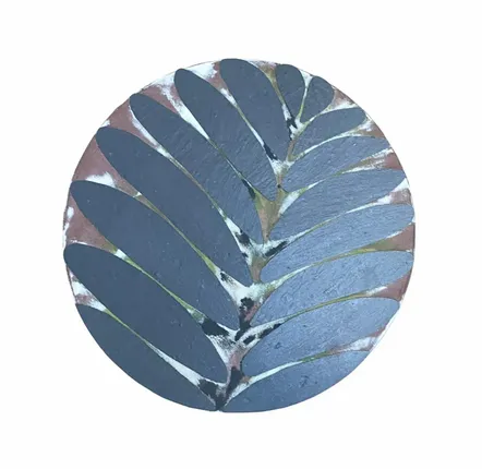 Ornements - Table haute motif feuille en ardoise naturelle diam 30, hauteur 93 cm - ARDOISE DESIGN