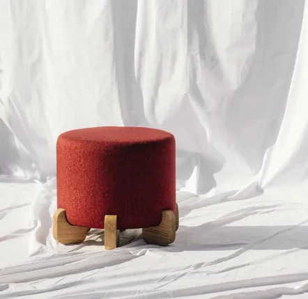 Tabourets pour collectivités - Ipanema Pouf design contemporain pied bois massi, tissu, option COM - DUISTT