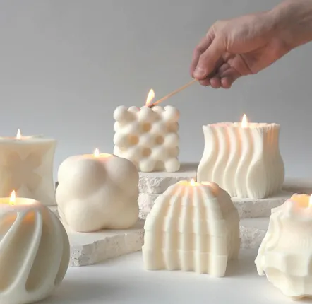 Candles - Scented sculptural Candle - packed in a golden gift box - WOOSM