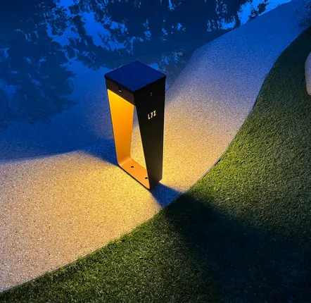 Lampadaires extérieurs - borne solaire BTS 400 - LYX LUMINAIRES