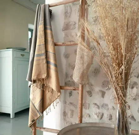 Serviettes de bain - FOUTA EN COTON BIOLOGIQUE - Collection SAND- Couleur SABLE & BLEU DE CHINE - KARAWAN AUTHENTIC
