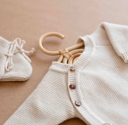 Mode enfantine - Lot naissance brassière, bonnet, chaussons - TROIS KILOS SEPT