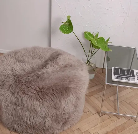 Poufs - Pouf / Ottoman en Peau de Mouton Naturelle – Greige - MELLOW CONCEPT STORE