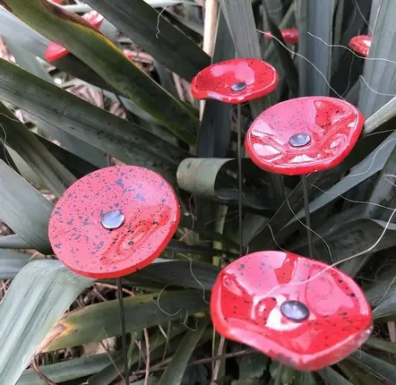 Accessoires de jardinage - Fleur en verre rouge-noir pour décoration extérieure - CARNEOL GLASS