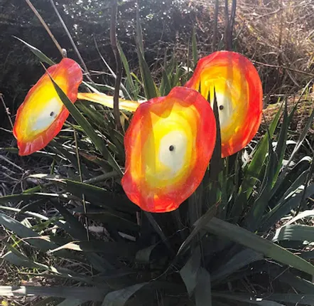 Accessoires de jardinage - Grande fleur tourbillonnante en verre jaune-orange (tige de 50 cm) - CARNEOL GLASS
