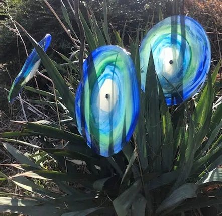 Accessoires de jardinage - Fleur en verre tourbillonnante bleu-vert foncé (18 cm, tige de 50 cm) - CARNEOL GLASS