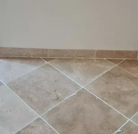 Carrelages et dallages - Plinthe en travertin clair  (Vendu à la pièce) - LIGERIO