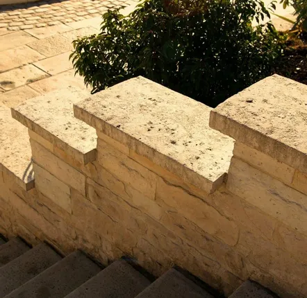 Outdoor space equipments - Aged striped wall top - LIGERIO