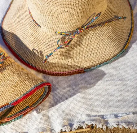 Chapeaux - CHAPEAU CLOCHE RAPHIA bord multicolore - TRAVAUX EN COURS...