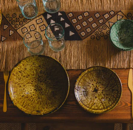 Everyday plates - The traditional green/ochre plate of Tamegroute - LOULE INTERIEUR
