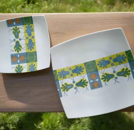 Cadeaux - Coffret de 12 assiettes carrées en porcelaine, motif Ton pied Mon pied coloré - KEMI HOME ART