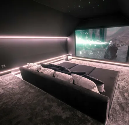 Settees - Private cinema room in the attic - MYCINÉ