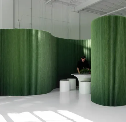 Mobilier et rangements pour bureau - softwall textile vert forêt | cloison flexible autoportante - MOLO