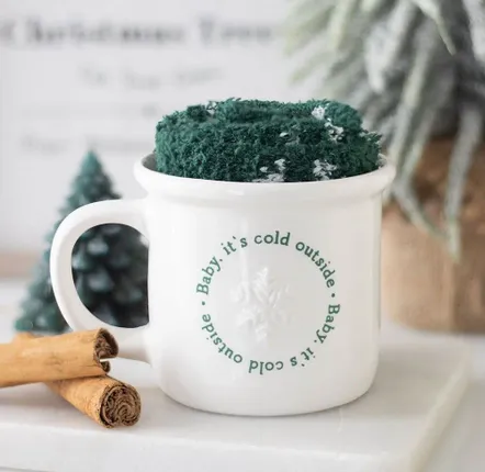 Tasses et mugs - Ensemble tasse et chaussettes « Bébé, il fait froid dehors » - SOMETHING DIFFERENT WHOLESALE EUROPE BV