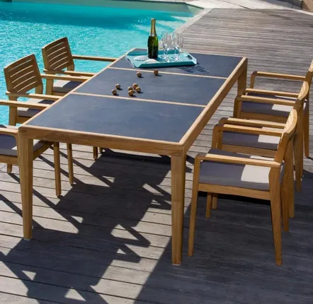 Tables Salle à Manger - Table de jardin Aquariva en teck massif naturel avec plateau en stratifié gris anthracite - EZEÏS