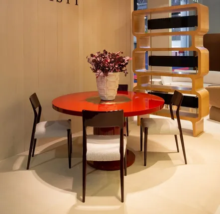 Chaises pour collectivités - Chaise salle à manger Bossa, Acajou laqué, assise tissu, option COM - DUISTT