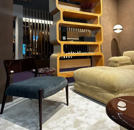 Chaises pour collectivités - BOSSA Fauteuil design salon bas, assise tissu, pieds bois massif laqué - DUISTT