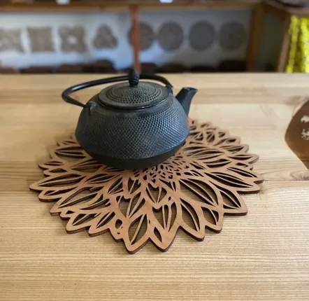 Objets de décoration - Dessous de plat en bois XL - Dahlia - LA COUR DU JUCH